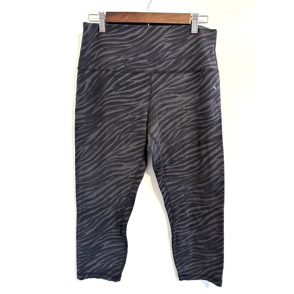 Lululemon Le Tigre Camo Capri Leggings Size 10
